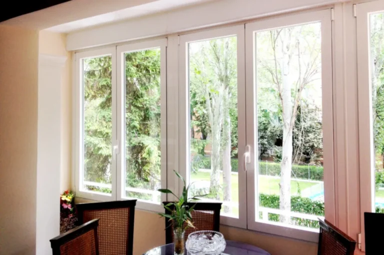 Ventana de PVC moderna cerrada herméticamente