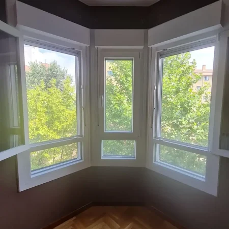 Cerramiento de PVC con vistas al exterior