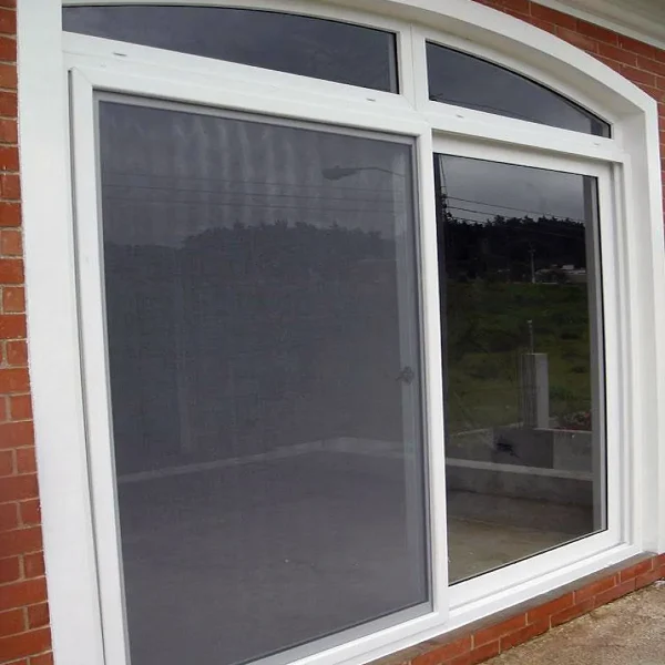 Mosquitera corredera instalada en terraza