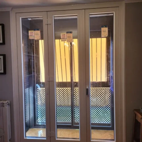 Instalación de puertas en PVC en vivienda de Alcalá de Henares