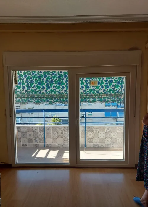 Puertas de PVC de exterior con un fijo lateral