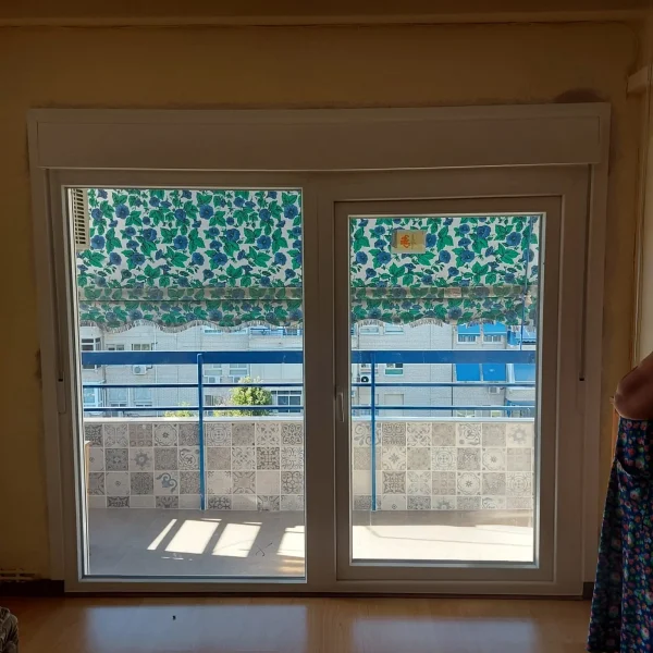 Puertas de PVC de exterior con un fijo lateral