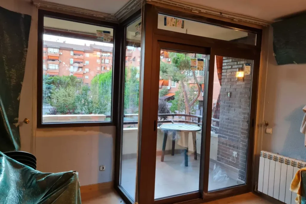Instalación de cerramientos en Madrid Servicios de ventanas y puertas | Cristal Corp