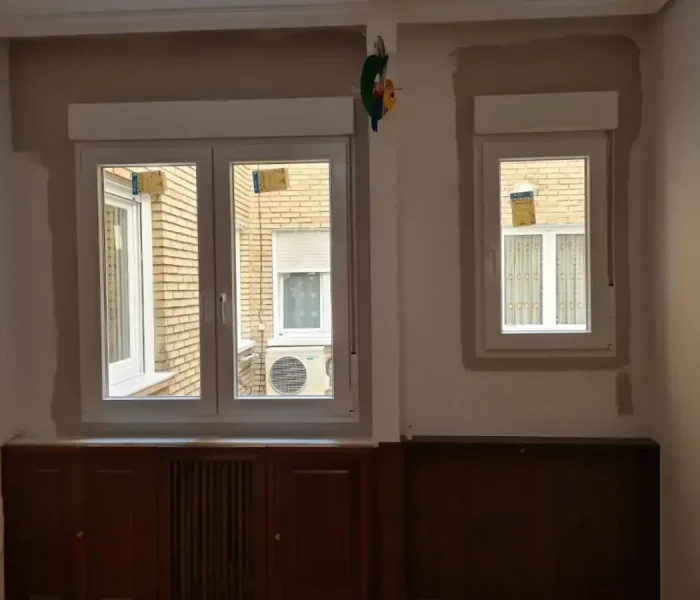 Ventana batiente con apertura interior