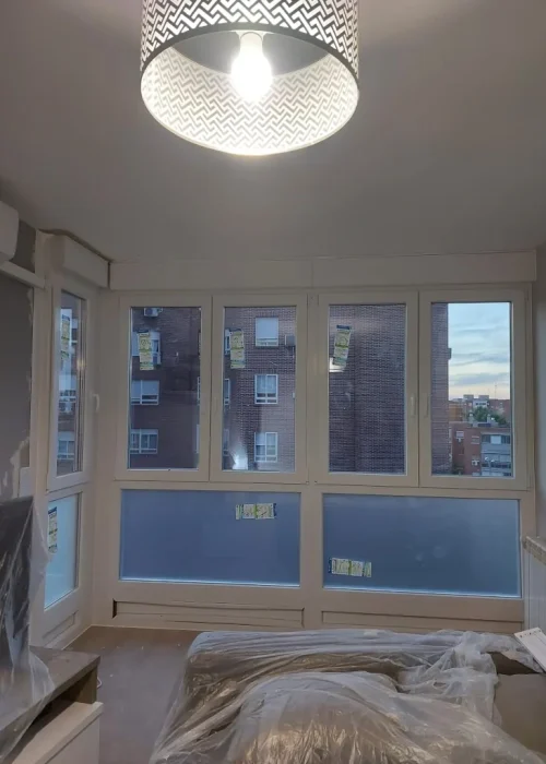 Ventanas de PVC modernas instaladas en una casa en Alcalá de Henares